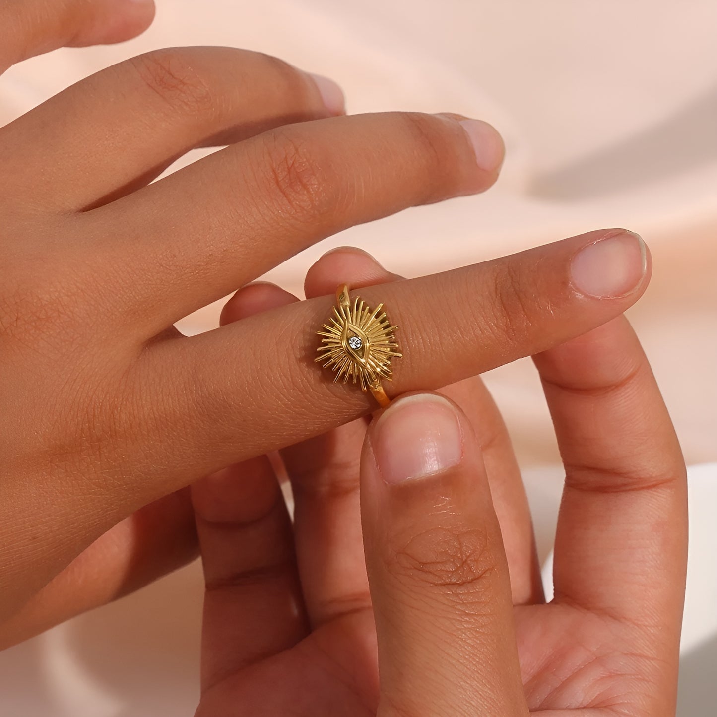 Ayin Ring